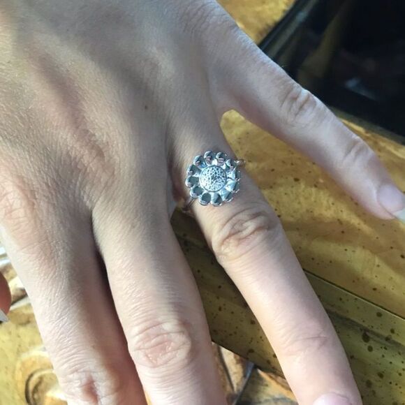 Natural Diamond Accent Sterling Silver Flower Ring Size 6 - Picture 2 of 9